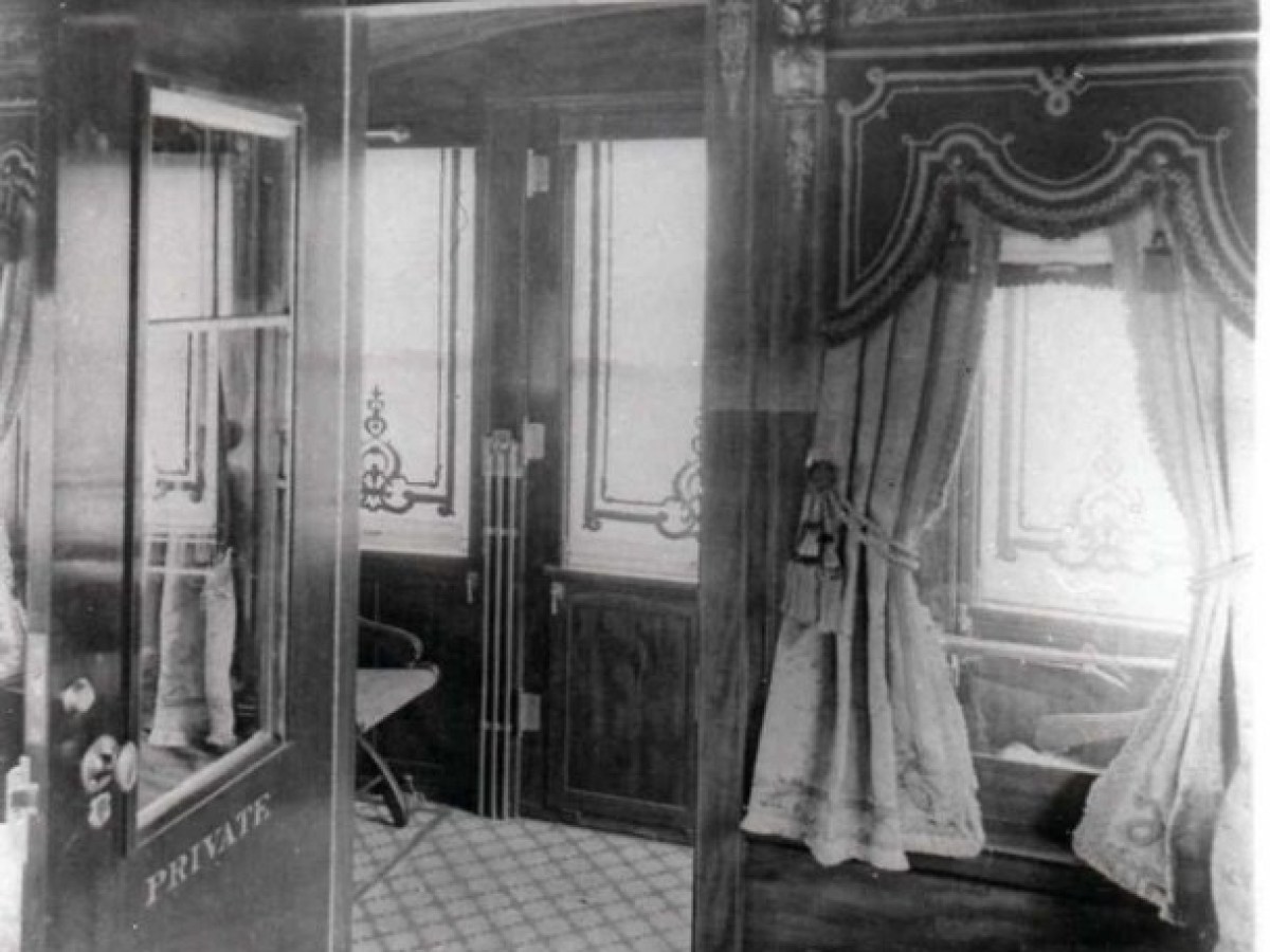 a vintage photo of a room